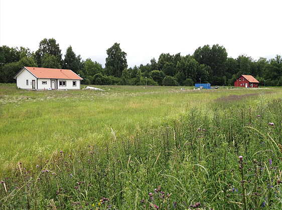 Hus på ängen